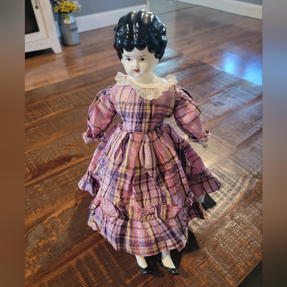 Beautiful Vintage China Head Doll rare brown eyes & pale face‎ 15in